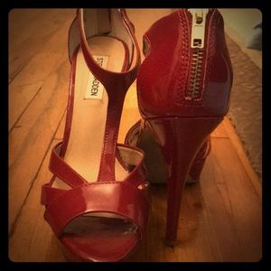 Steve Madden red peep toe pump size 9